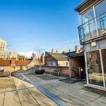 12 Stonegate Court